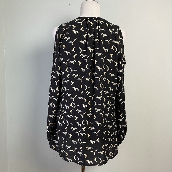 Karen Kane Seagull Print Blouse. Size S - Picture 7 of 13